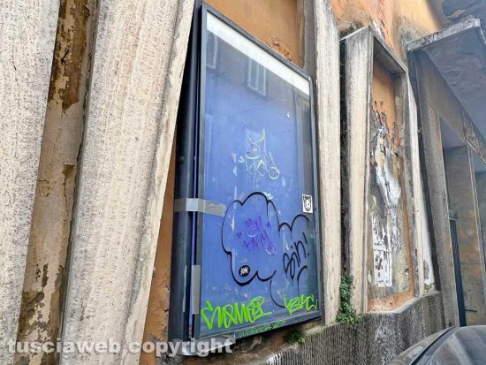 Viterbo - Le bacheche dell'ex cinema Metropolitan