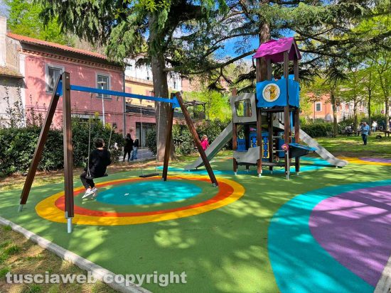 San Martino al Cimino - I nuovi giochi al parco comunale in piazza Donna Olimpia
