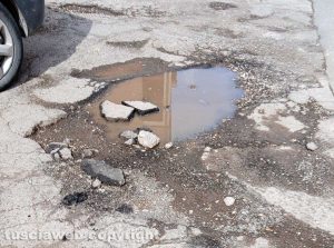 Viterbo - Buche in via Arma dei carabinieri
