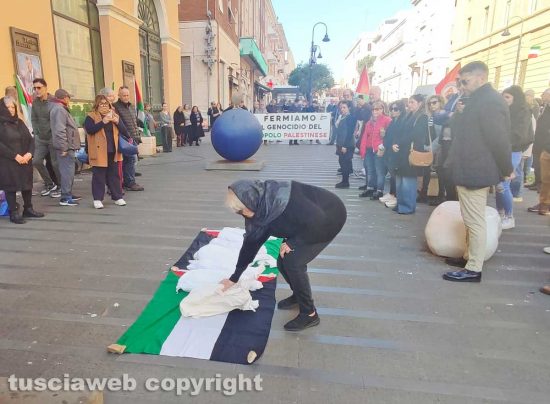 Civitavecchia - il sit-in promosso da Anpi davanti al Traiano