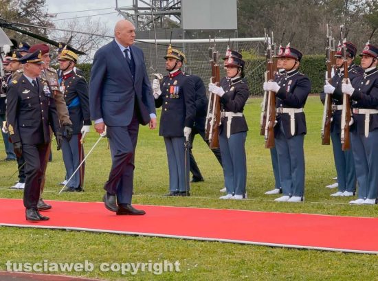 Il ministro Guido Crosetto al giuramento del 27esimo corso degli allievi marescialli dell’Esercito italiano e dell’Aeronautica militare