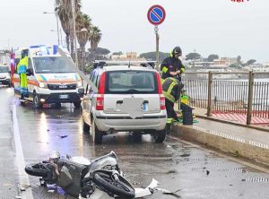 Civitavecchia - Scontro tra scooter e macchina sull'Aurelia