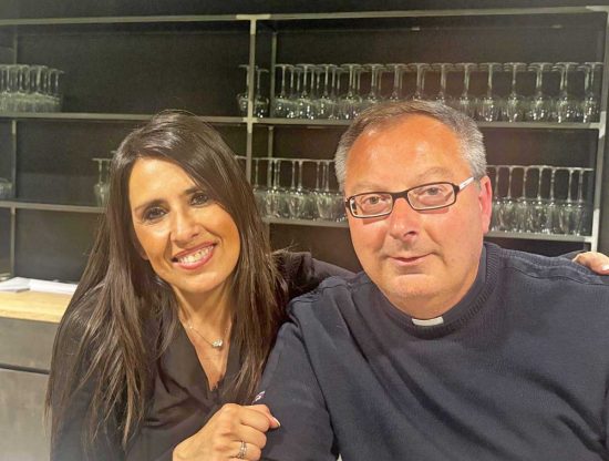 Pasqua dello Sportivo edizione 2025 - La giornalista Simona Rolandi con Don Pino Curre
