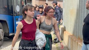 Mattatoio occupato ad Acquapendente, animalisti portati in questura