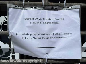 Pasqua: pochi turisti, info point per i pellegrini chiuso e fontane a mezzo servizio - L'info point appena inaugurato e in questi giorni chiuso