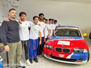 Civita Castellana - I ragazzi dell'Istituto Ivan Rossi debuttano nella costruzione di un auto da corsa