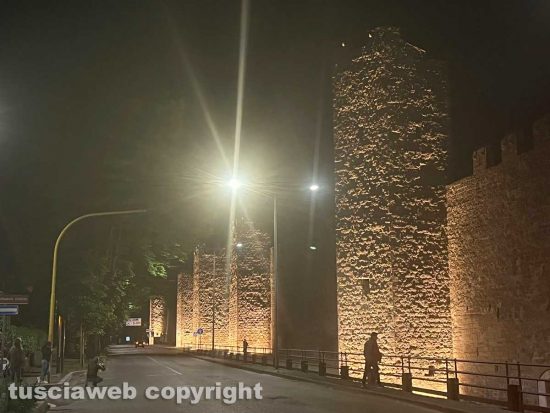 Viterbo - Illuminazione delle mura medievali