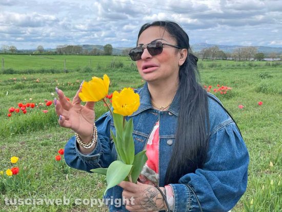 Viterbo - L'influencer e tiktoker napoletana Rita De Crescenzo al Tusciaflowers