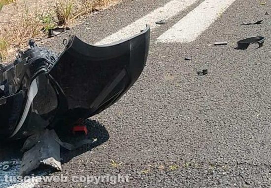 Pescia Romana - Due auto cappottano sull'Aurelia 