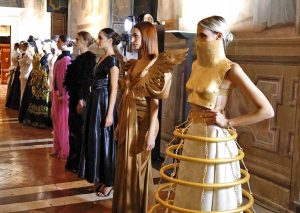 Viterbo - "Donne in fiore" - La sfilata di moda a palazzo dei Priori