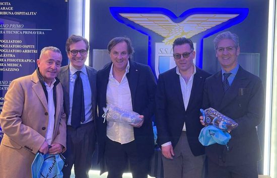 Formello - Consegnati gli scarpini di puro cioccolato della Cimina Dolciaria ai giocatori della Ss Lazio
