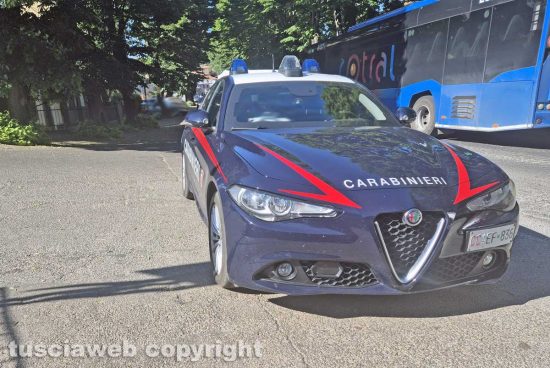 Montefiascone - Uomo si sente male e si accascia a terra - L'intervento dei carabinieri sulla Umbro Casentinese