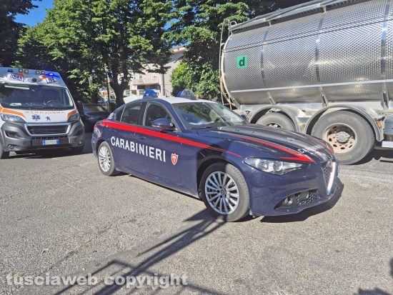 Montefiascone - Uomo si sente male e si accascia a terra - L'intervento dei carabinieri e del 118 sulla Umbro Casentinese