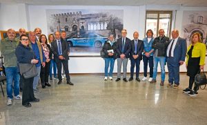Il questore Luigi Silipo saluta e omaggia i poliziotti in congedo
