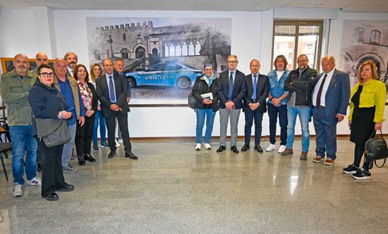 Il questore Luigi Silipo saluta e omaggia i poliziotti in congedo