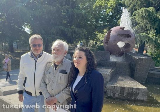 Viterbo - Claudio Capotondi, l'assessore Emanuele Aronne e la sindaca Chiara Frontini alla riapertura della Fontanasfera