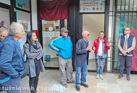 Viterbo - Emporio solidale intitolato ad Alfio Pannega - Al centro Sandro Pacella