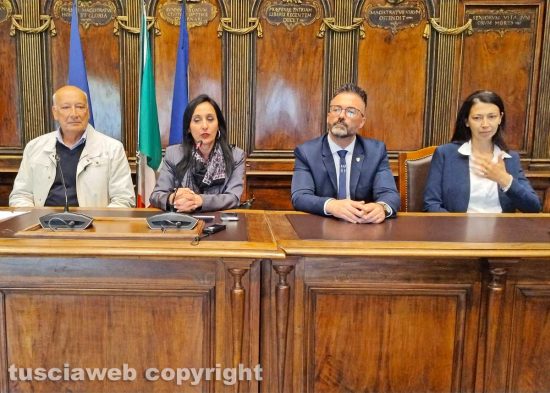 Viterbo - Parata sbandieratoti. - La presentazione