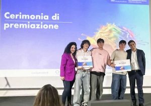 Roma - La professoressa Enrichetta Scagnoli dell'Iis Farnese di Vetralla insieme agli studenti