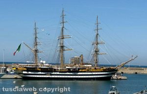La nave Amerigo Vespucci a Civitavecchia