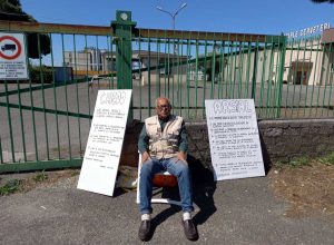 Il viticoltore Stefano Vallesi in protesta