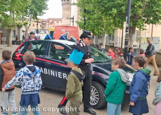 Vasanello - I bambini elle elementari incontrano i carabinieri