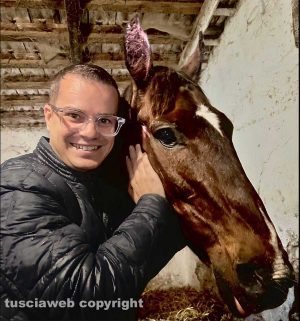 Alba Radiosa - Enrico Rizzi al centro ippico di Narni al quale la cavalla era stata affidata