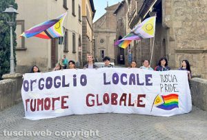 TusciaPride - Il flashmob in via San Lorenzo