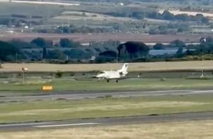 Aeroporto - Primo atterraggio civile a Viterbo