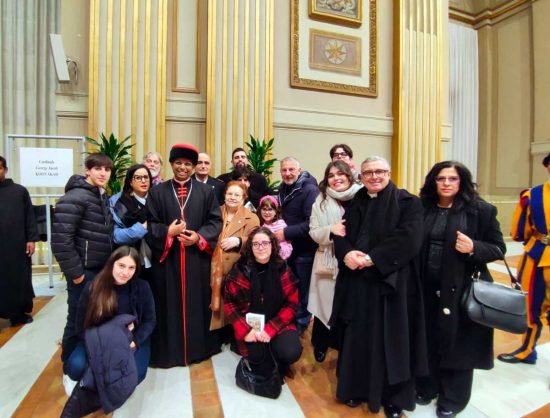 Città del Vaticano - Palazzo Apostolico - Don Alfredo e alcuni amici all'interno della loggia, da dove si affaccerà il nuovo papa