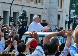 Papa Leone XIV sulla papamobile
