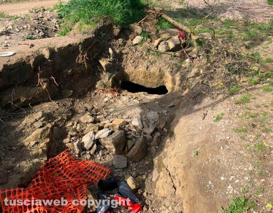 Viterbo - Lo stato pietoso d'abbandono della zona di fronte a Ferento