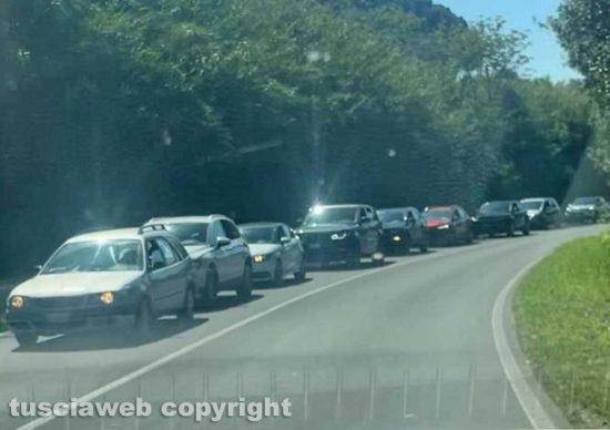 Primo maggio - Traffico sulla Tuscanese in direzione mare