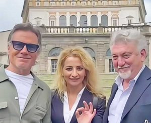 Un'immagine del video che annuncia la puntata di Striscia sul paracadutista