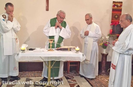 La messa col futuro papa Leone XIV e padre Pietro Bellini 