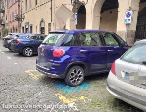 Vignanello - Il parcheggio selvaggio di domenica