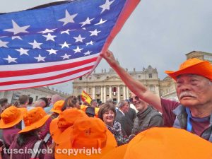 Il primo Regina Coeli di Leone XIV - I pellegrini del Texas a piazza San Pietro