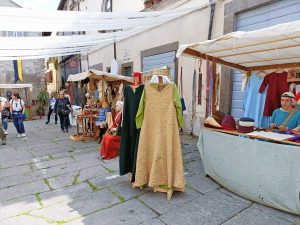 Viterbo - Tanti espositori in piazza con la festa del Santissimo Salvatore