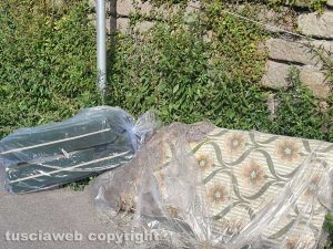 Viterbo - Rifiuti in via Zara