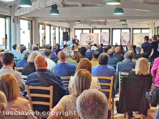 Civitavecchia - Il pubblico in sala da Vannacci
