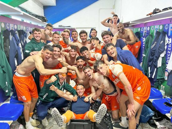 La compagine del Seravezza Pozzi trionfatrice nel play off del girone E