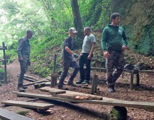 Ischia di Castro - I volontari dell'associazione "Il cinghiale bianco"