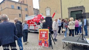 Viterbo - Il camper dei diritti della Cgil