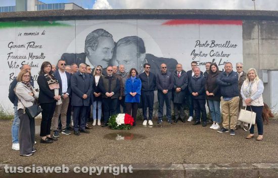 Viterbo - Fiori per Falcone, Morvillo e gli agenti della scorta