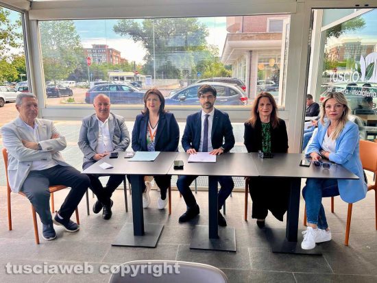 Da sinistra: Giulio Marini, Giulio Zelli, Luisa Ciambella, Daniele Sabatini, Laura Allegrini ed Elisa Cepparotti