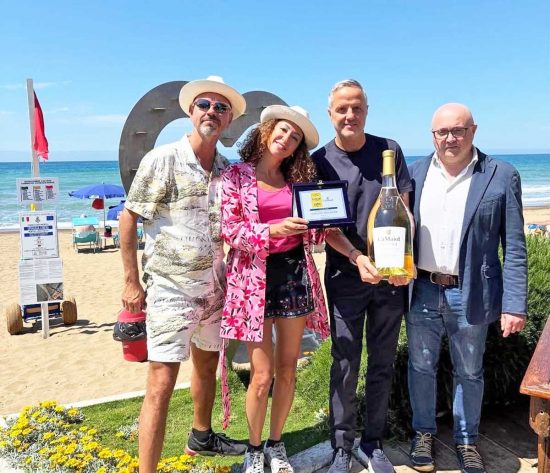 Santa Severa - Stefano Quartieri riceve il premio