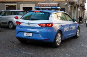 Una pattuglia della polizia in centro