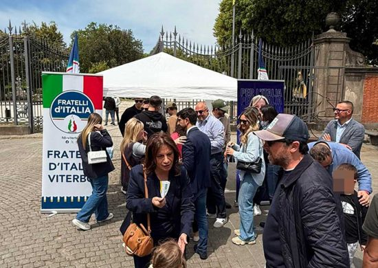 Viterbo - Il gazebo di FdI a pratogiardino Lucio Battisti