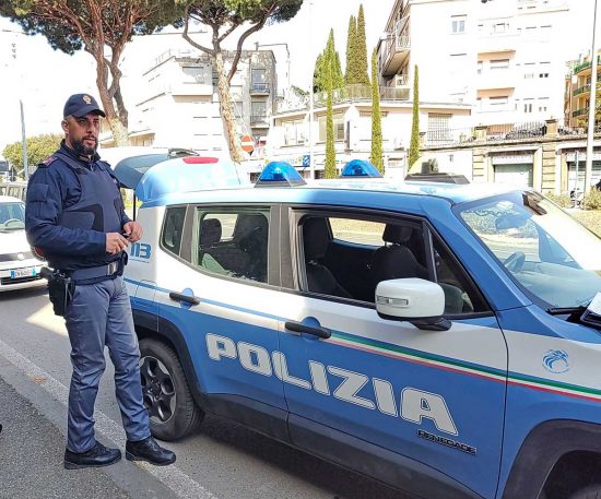 Viterbo - La polizia a piazzale Gramsci