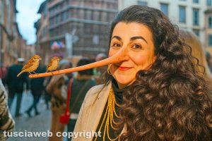 Le caricature di Tusciaweb – La sindaca Chiara Frontini dice sempre la verità, si sa...